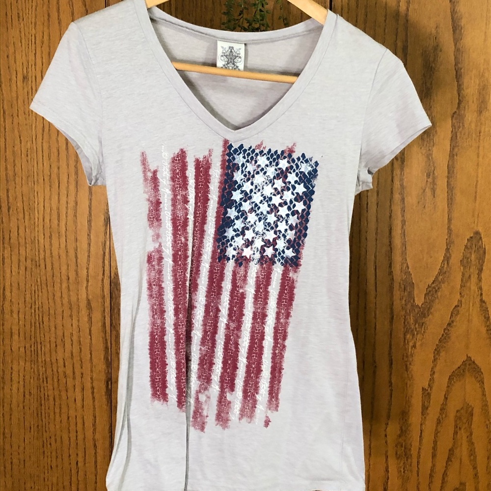Grey v neck flag T-shirt